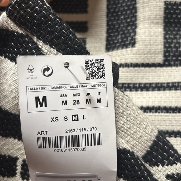 Zara - Black and White Geometric Skirt size M - Picture 7 of 9